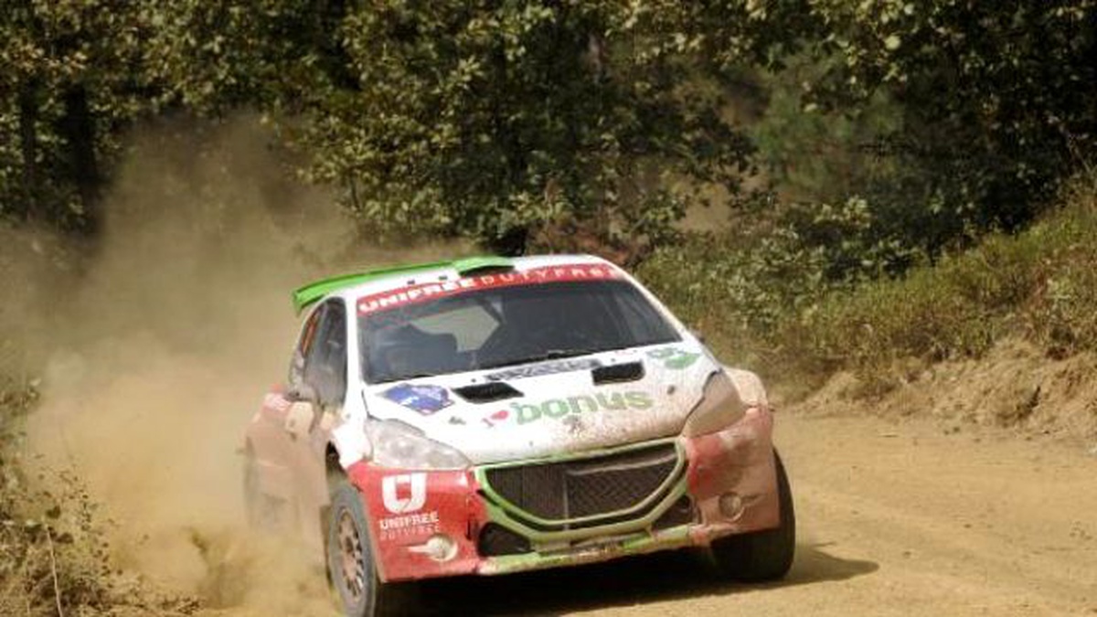 Ford Otosan Kocaeli Rallisi\'nde Pilotlar Kıyasıya Mücadele Etti