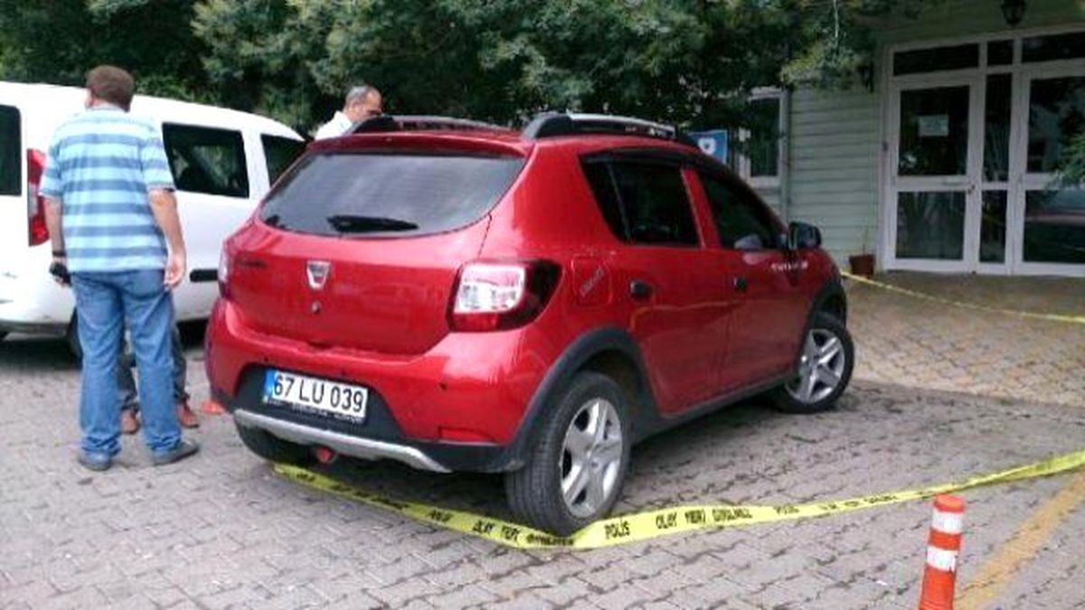 Hastane Önünde Aracın İçinde Ölü Bulundu