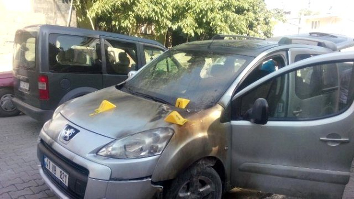 Hdp\'li Meclis Üyesinin Aracı Kundaklandı