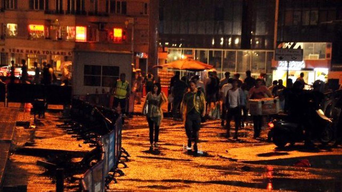 İstanbul'da Beklenen Yağmur Yağdı