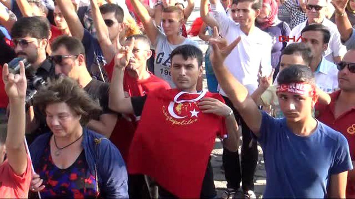 İzmir\'de Teröre Tepki Eylemi