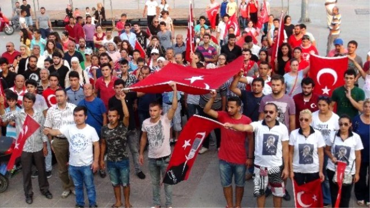 Mersin\'de Terör Saldırılarını Protesto Eden Vatandaşlar Yürüyüş Düzenledi