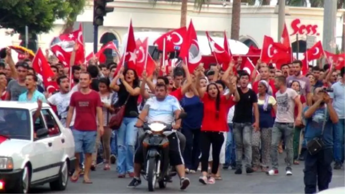 Mersin\'de Teröre Tepki Yürüyüşü