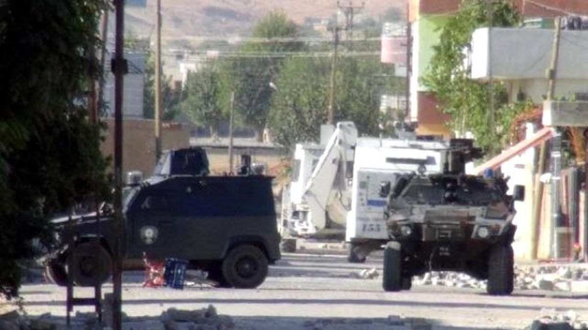 Nusaybin\'de Hendek Kapatan Polislere Ateş Açıldı