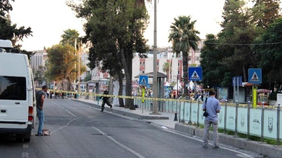 Otobüs Durağına Bırakılan Çanta Bomba Paniğine Neden Oldu