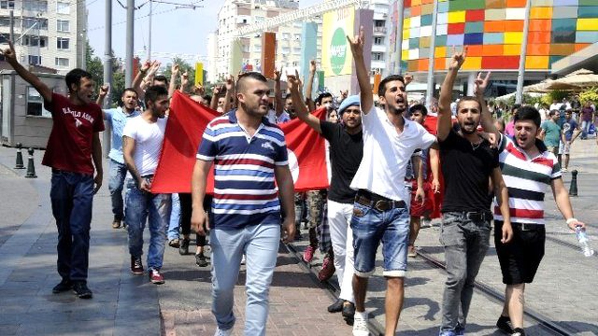 Plakasız Motosikletle Protestoya Geldiler, Ceza Yediler