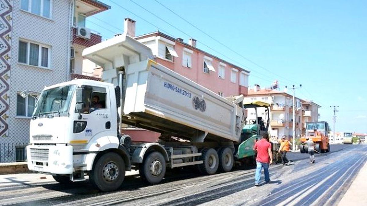 Sıcak Asfalt Armutçuk\'ta Devam Ediyor
