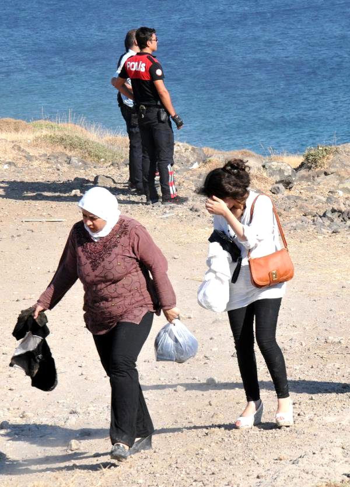 Şık Plaj Kıyafetli Suriyeli Sığınmacılar Polisleri Şaşırttı