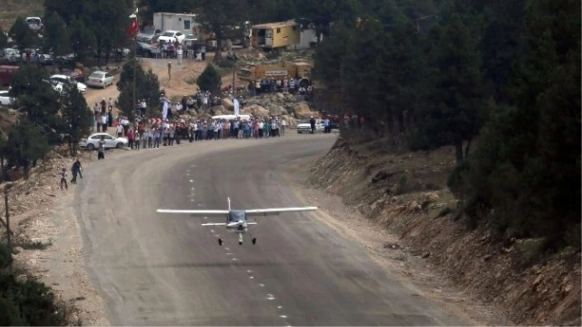 Sözünü Tutan Başkan Sözlü, Yaptırdığı Yayla Yoluna Uçak İndirdi