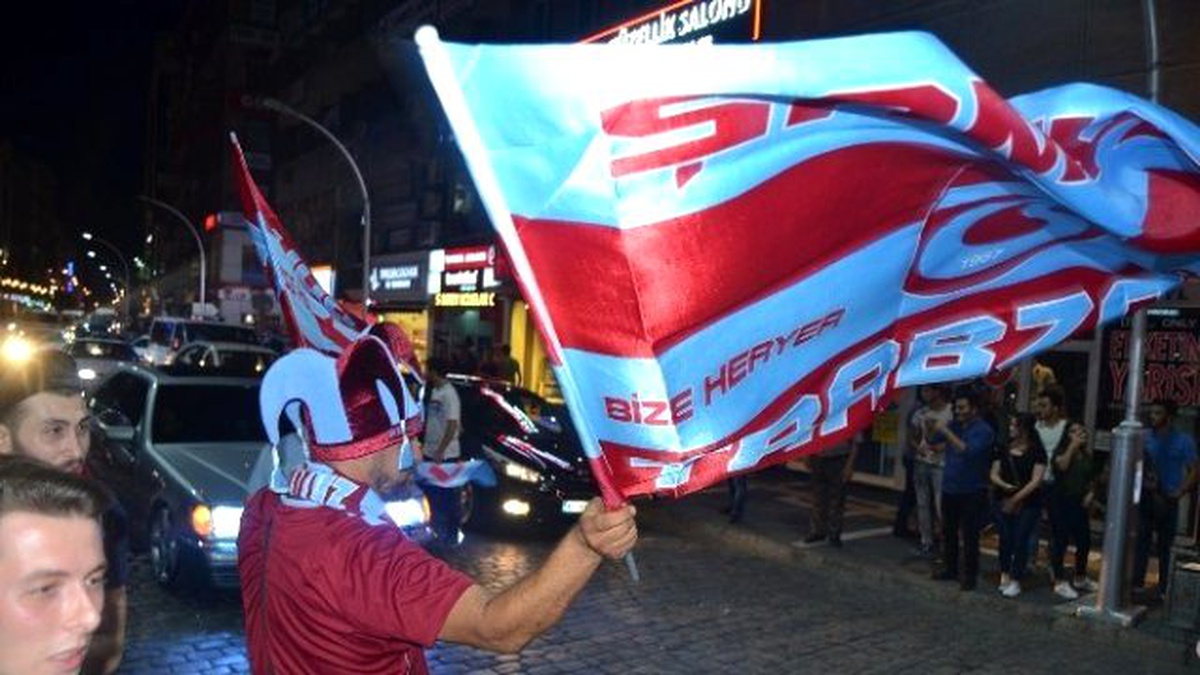 Trabzonspor\'un Galibiyet Sevinci Sokaklara Taştı