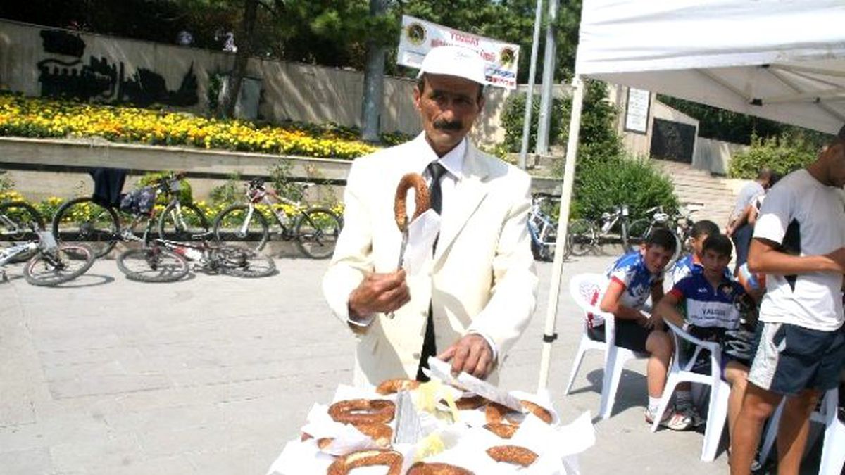 Yozgat\'ın Simitçi Memiş\'i Simitlerin Satılmadığından Yakınıyor