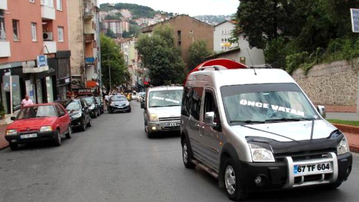 Zonguldak\'ta Otomobil Gruplarından Teröre Sessiz Tepki