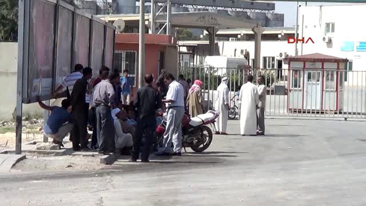 Akçakale Suriyeliler Pyd\'nin Çekildiği Telabyad\'a Dönmek İçin Bekliyor