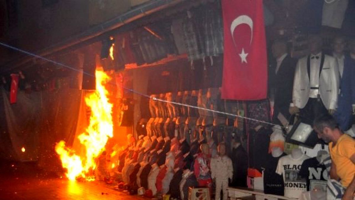Alanya\'da Hdp Tabelası Söküldü