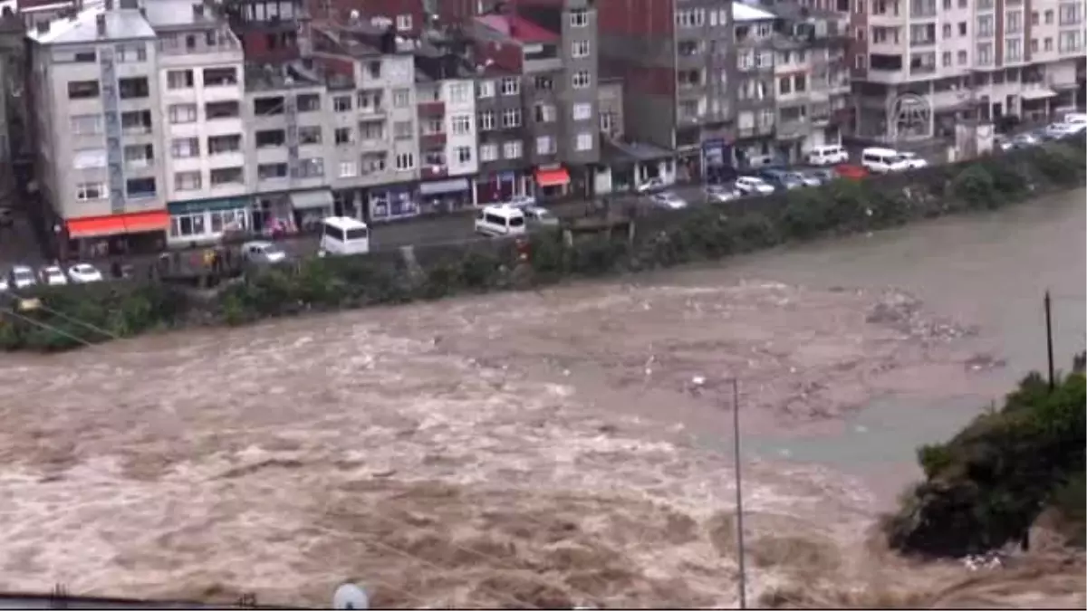 Artvin\'deki Sel ve Heyelan - Köprü ve Yollar Sular Altında Kaldı