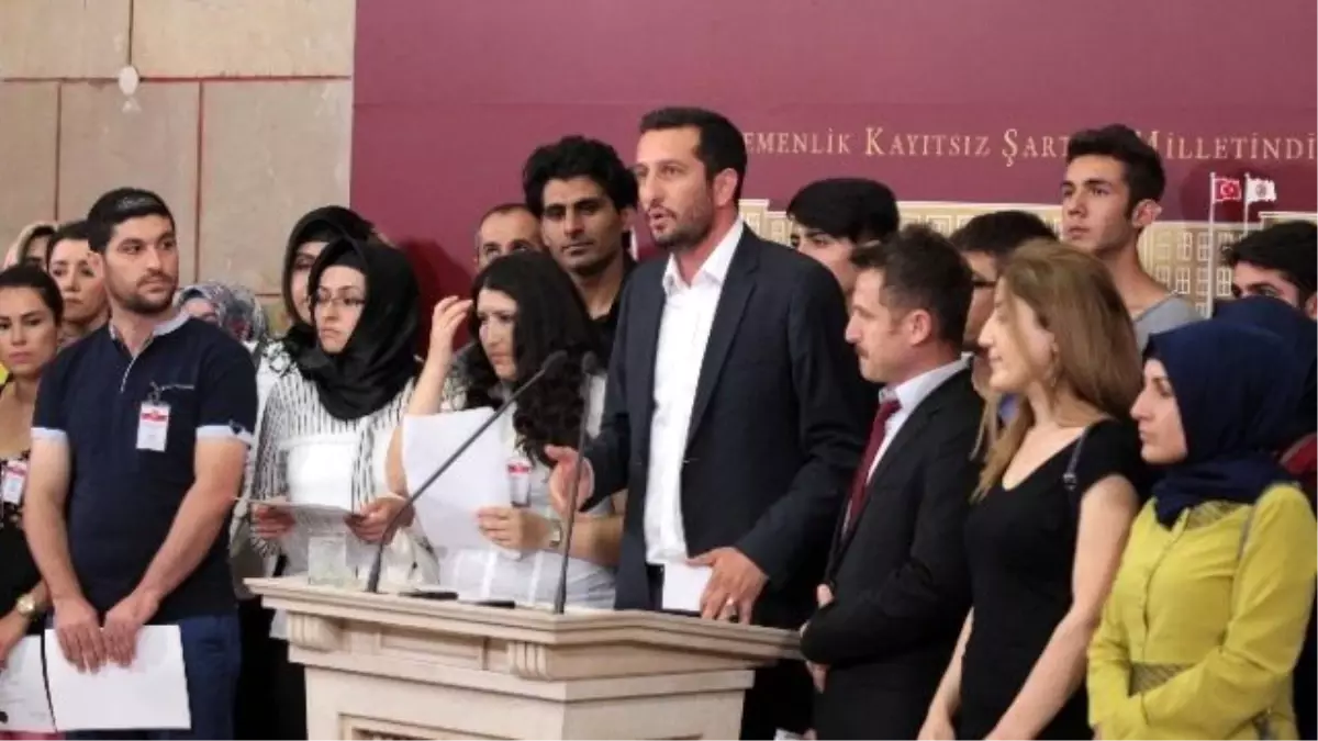 Atanamayan Öğretmenler Mecliste Diplomalarını Yırttı