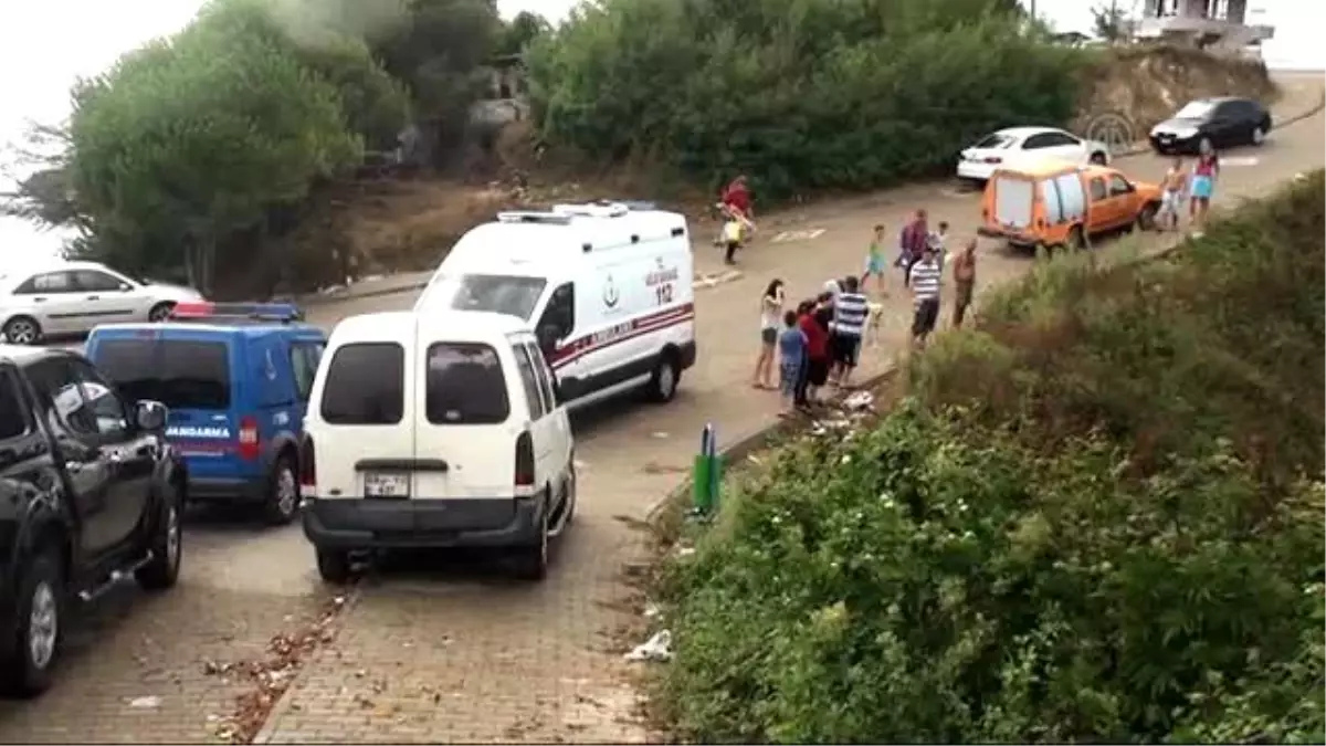 Çocuklarını Kurtarmak İçin Suya Atladı, Kendi Boğuldu Oğlu Kayboldu