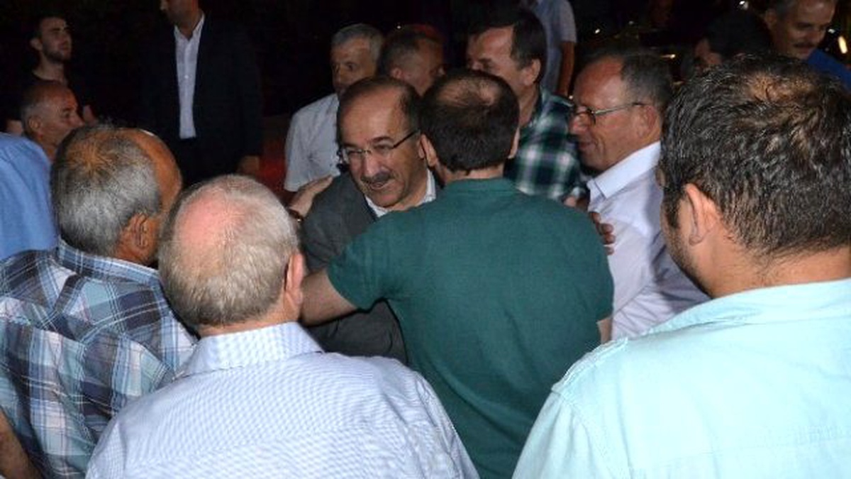 Başkan Gümrükçüoğlu, Vatandaşların İstek ve Önerilerini Dinliyor