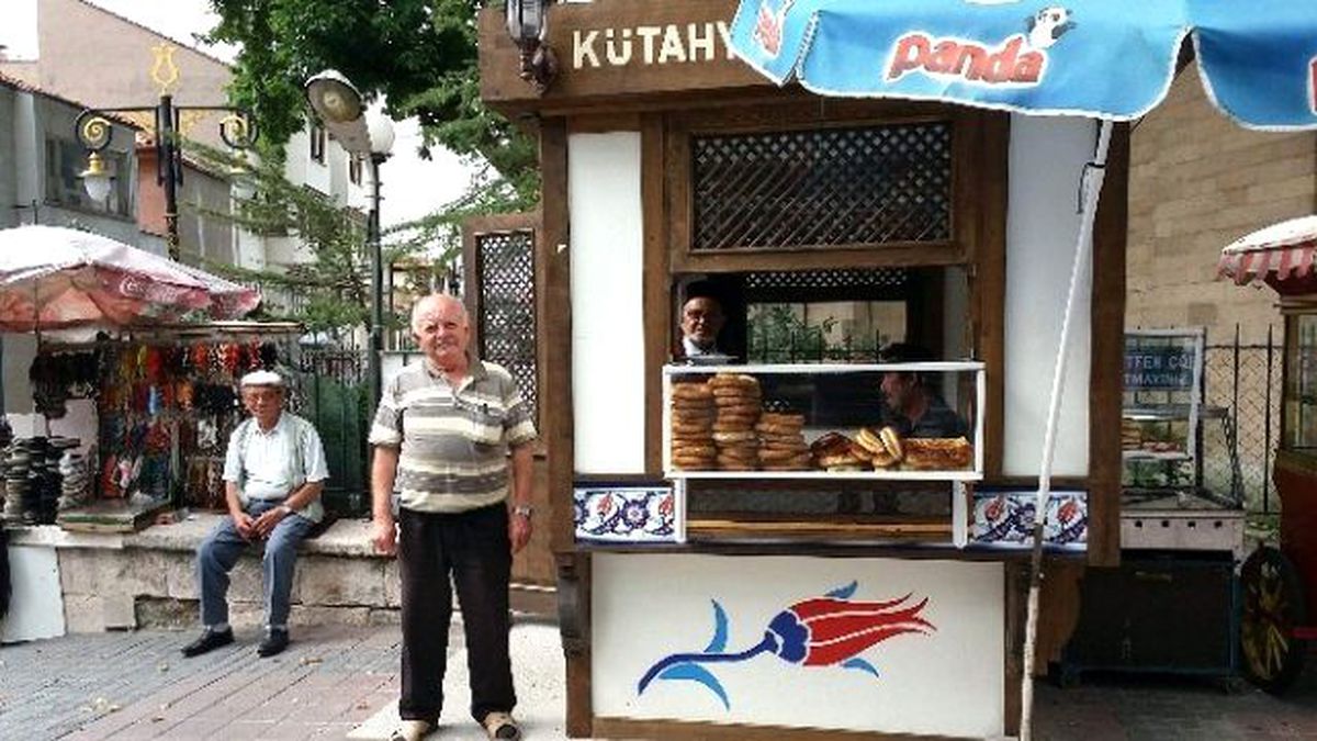Başkan Kamil Saraçoğlu\'na Büfe Teşekkürü