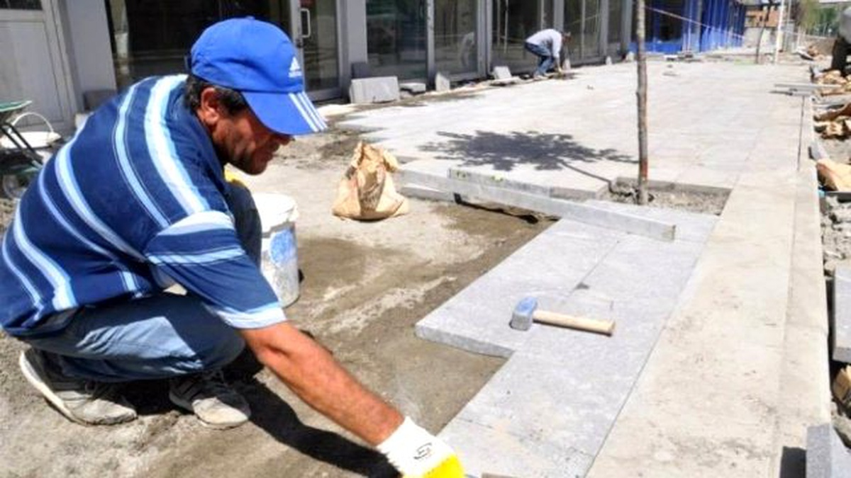 Bulanık\'ta Kaldırım Yenileme Çalışması