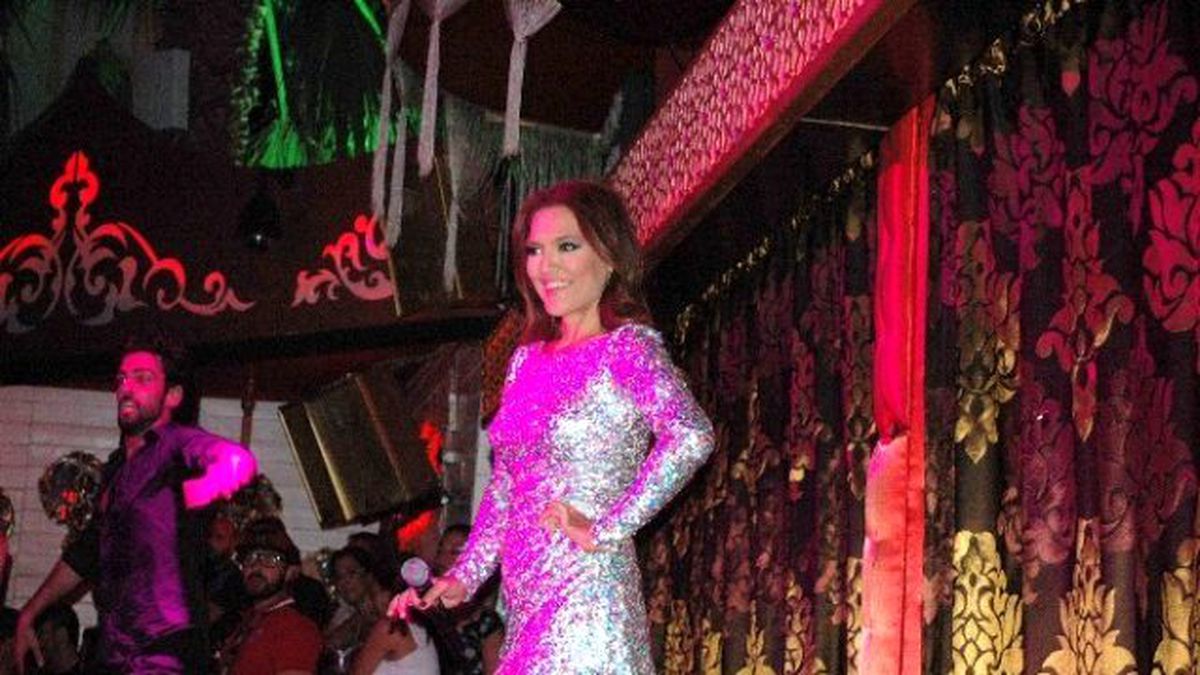 Demet Akalın Bodrum\'da Konser Verdi