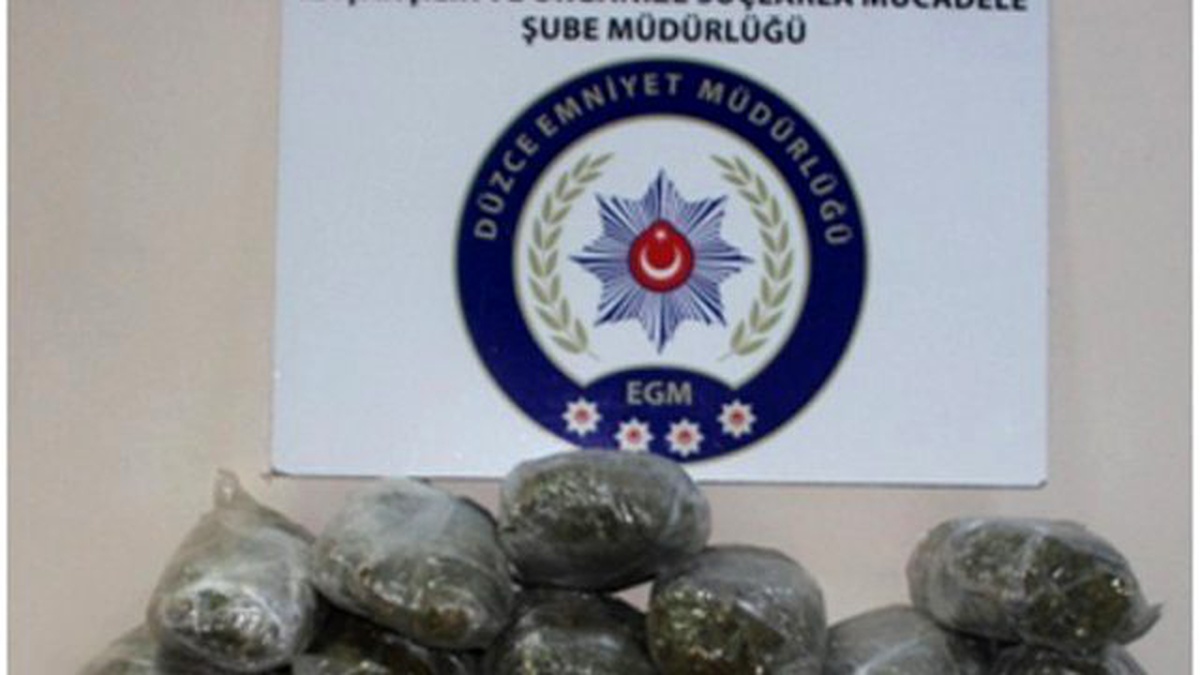 Düzce\'de Uyuşturucu Satıcısı İki Kişi Tutuklandı