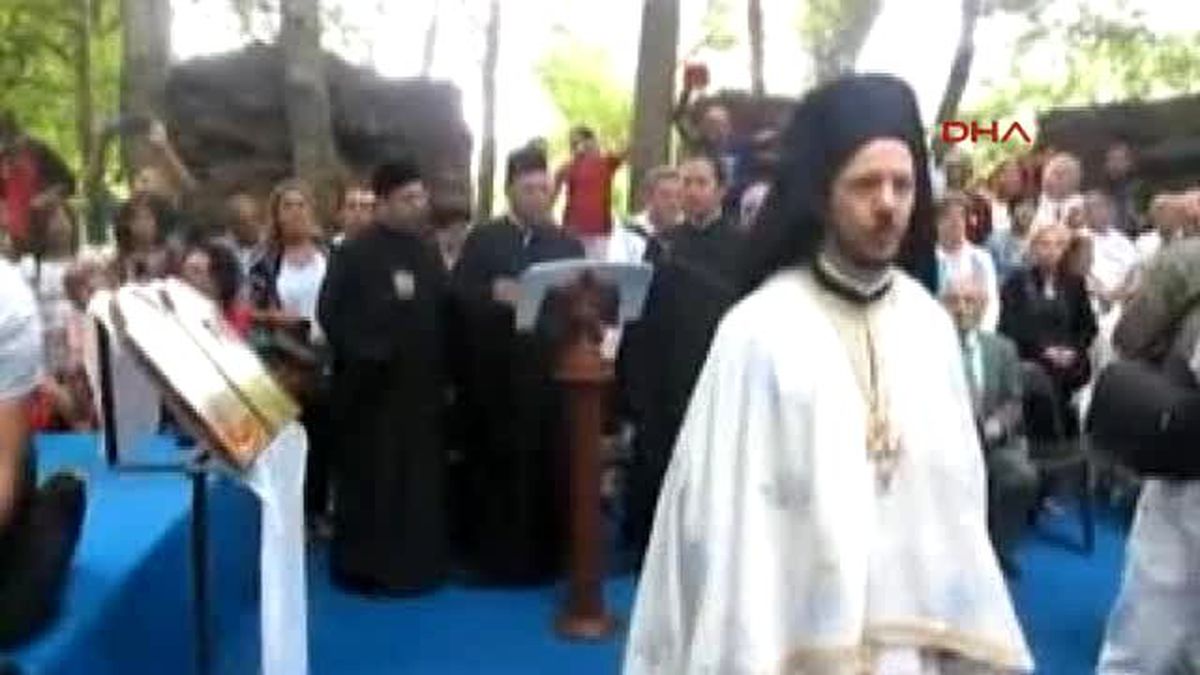 Erdek Bartholomeos Kirzalı Manastırı\'nda Ayin Yönetti