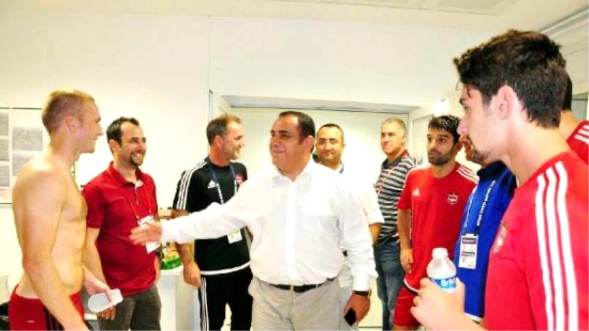 Gaziantepspor Başkanı Futbolcularını Kutladı