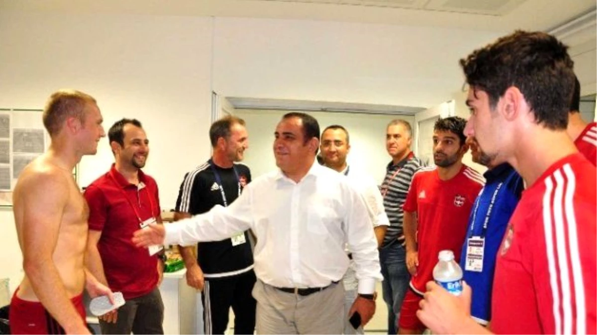 Gaziantepspor Başkanından Soyunma Odasında Futbolculara Tebrik