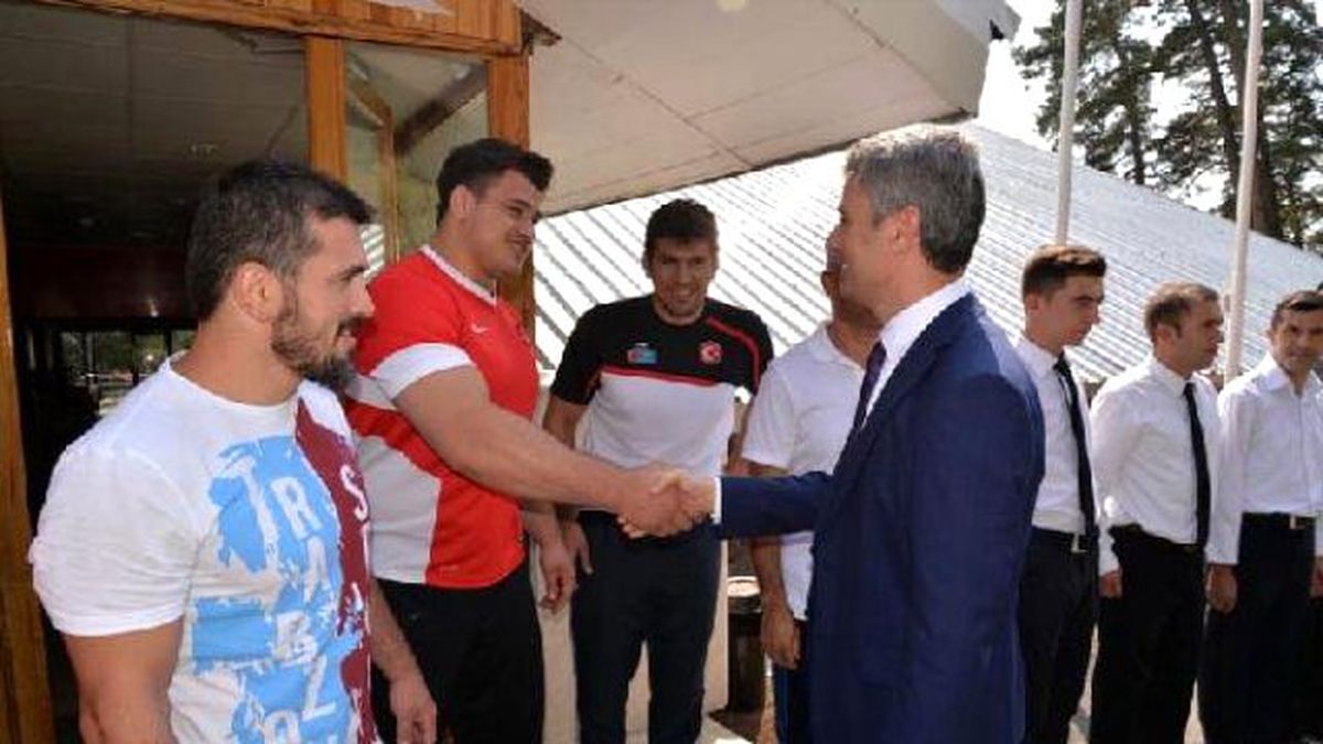 Greko-romen Güreş Milli Takımı Güç Depoluyor
