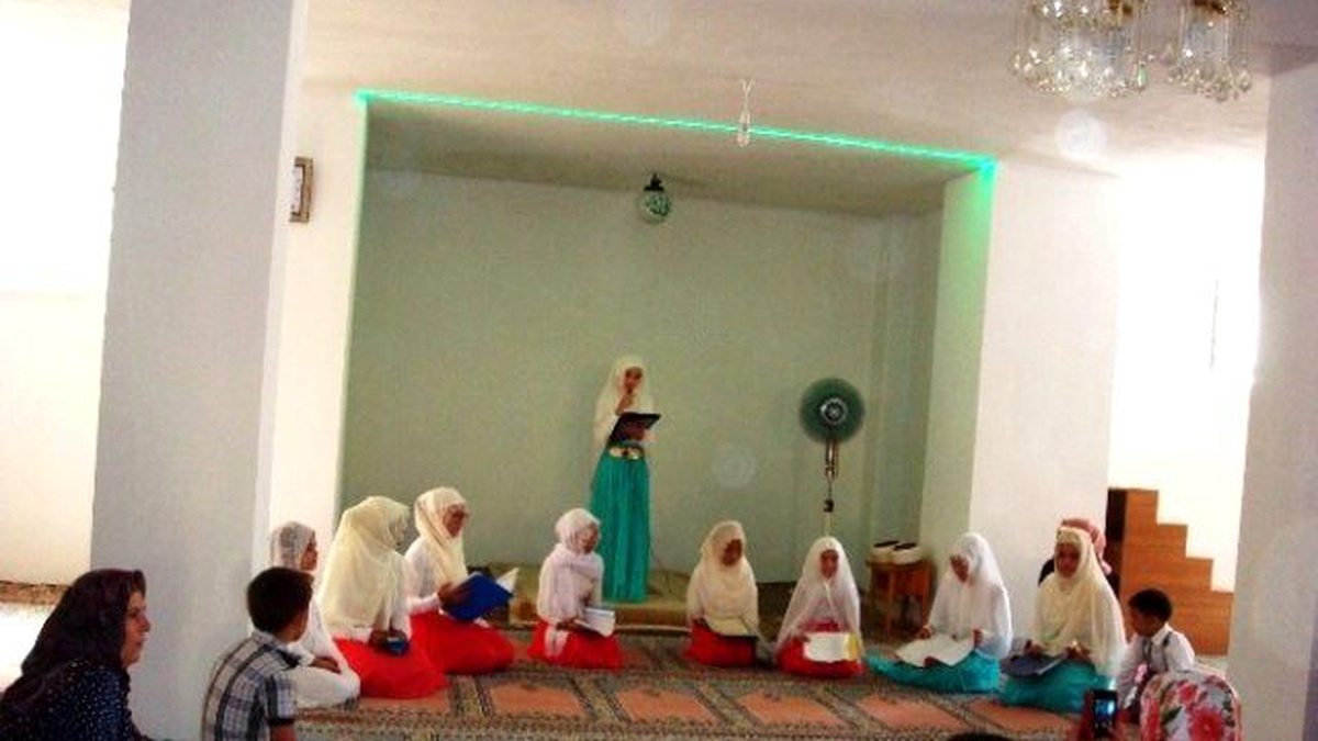 Hacı Nuri Kız Kur\'an Kursu Öğrencilerine Hatim Töreni