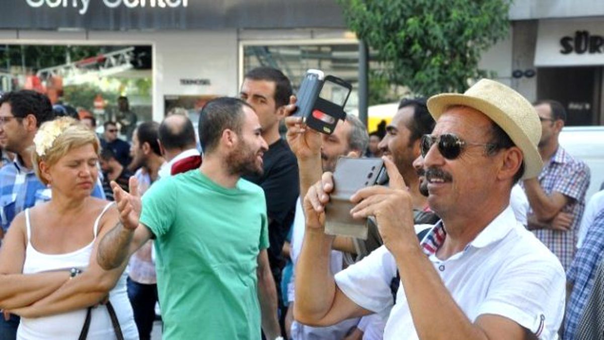 İntihara Teşebbüs Eden Gence \'Atla Atla\' Diye Bağırdılar