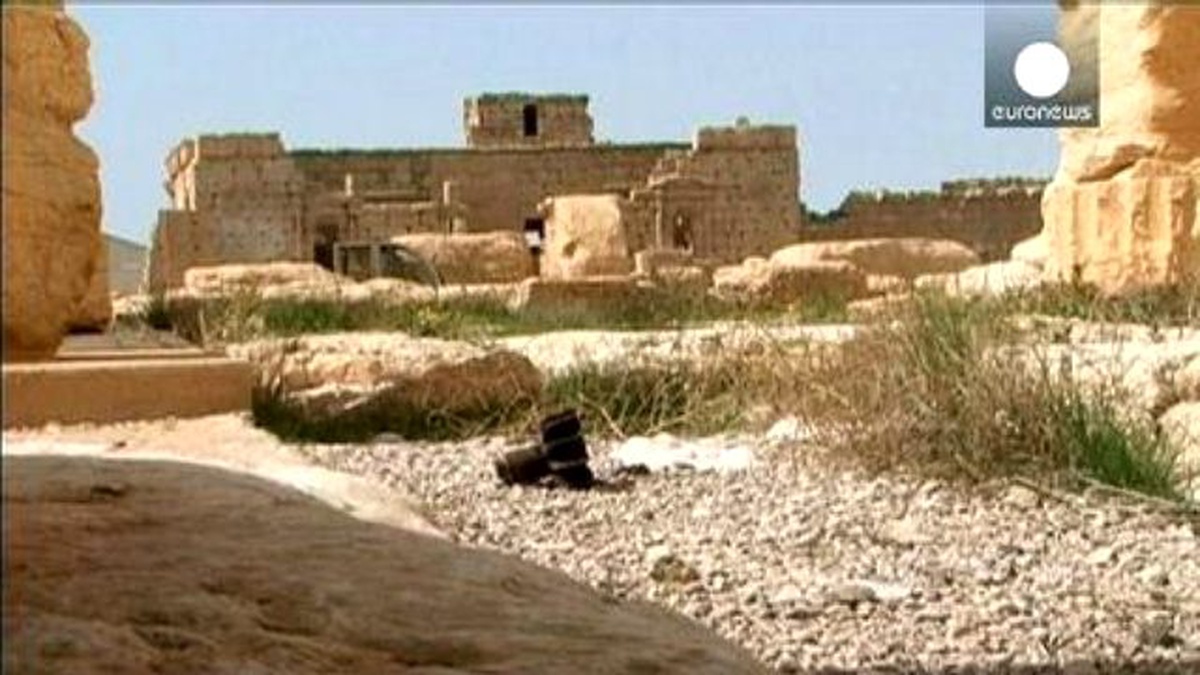 Işid Palmira Antik Kentindeki Tapınağı Havaya Uçurdu