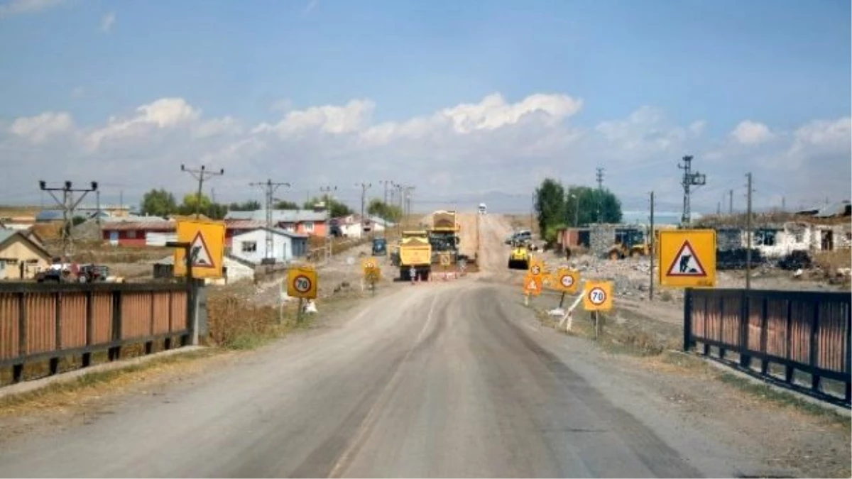 Kars-arapaçay Yolu\'nda Yol Çalışmaları Devam Ediyor