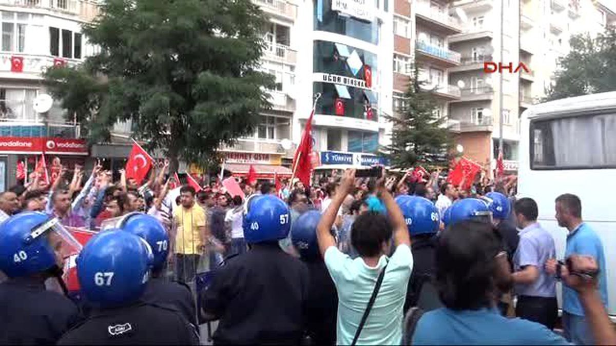 Kırşehir?de Şehit Cenazesi Öncesi Gerginlik Çıktı
