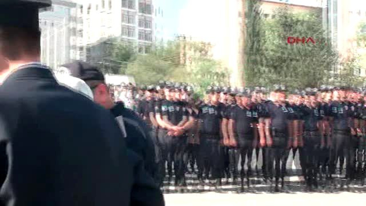 Mardinli Şehit Polisin Cenaze Töreninde Kürtçe Ağıtlar Yürekleri Yaktı -3