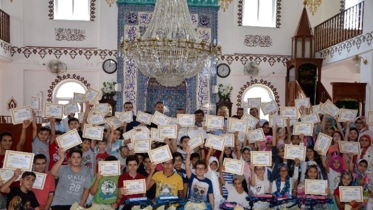 Müsiad\'tan Kur\'an-ı Kerim Öğrenen Çocuklara Hediye