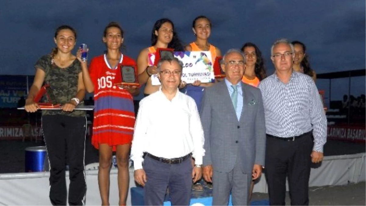 Ödüllü Plaj Voleybolu Turnuvası Sona Erdi