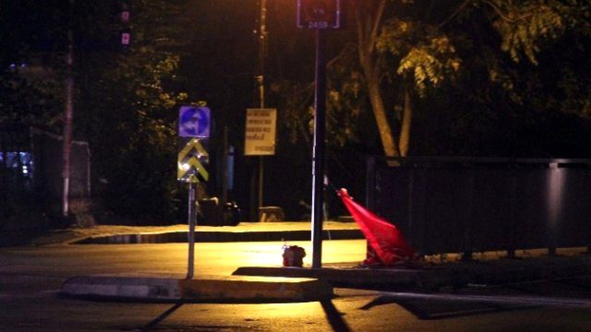 Okmeydanı\'nda Bomba Süsü Verilmiş Paket Paniği