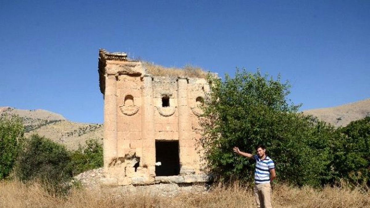 Ozan Anıt Mezarı Restore Edilmezse Yıkılacak