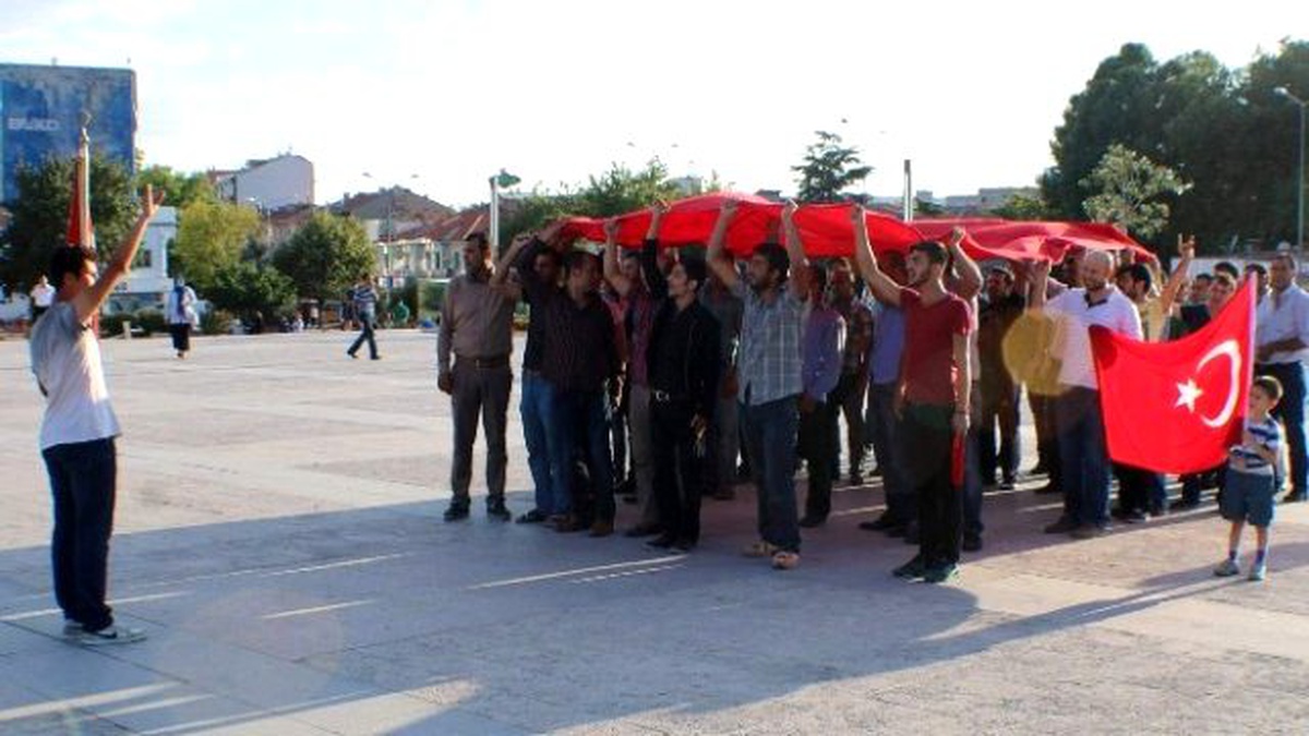Petlas İşçilerinden Şehidin Ailesine Taziye Ziyareti