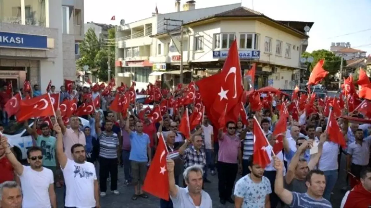 Sarayköy\'de Terörü Protesto Yürüyüşü