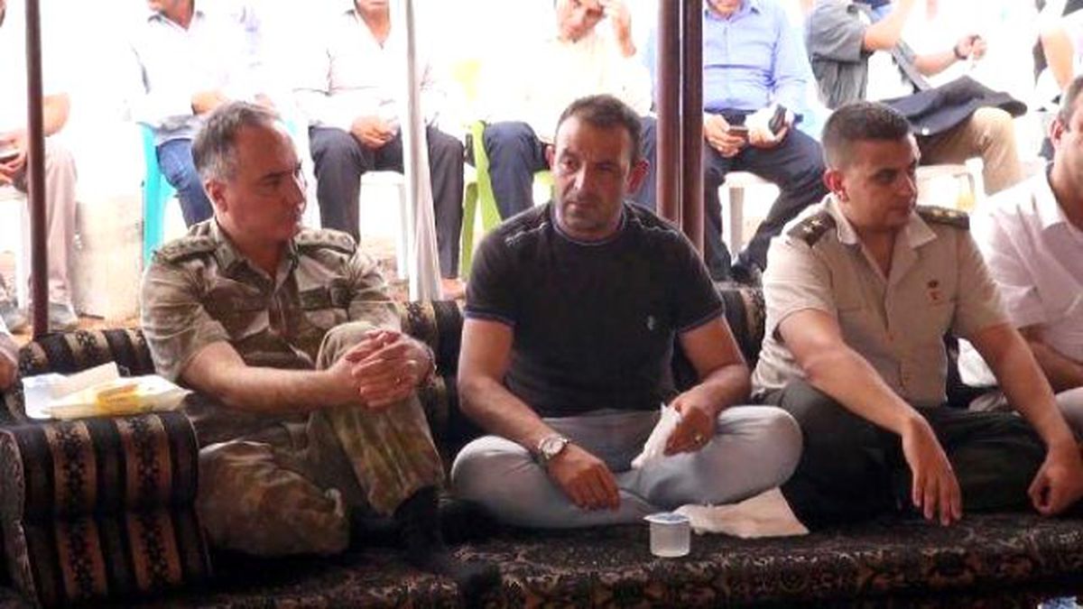 Şehit Evinde Kalan Sahte Komutan, Taziyede Gerçek Komutanlarla Oturmuş