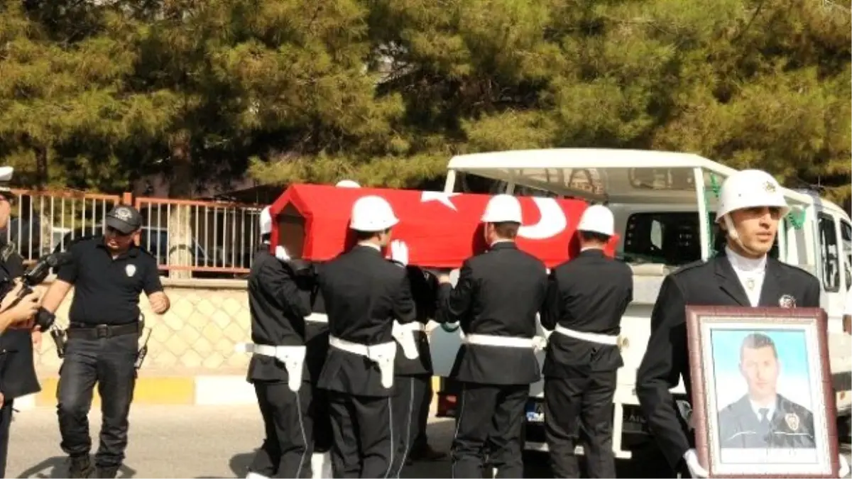 Şehit Polisin Cenazesinde Kürtçe Ağıtlar Yürekleri Dağladı