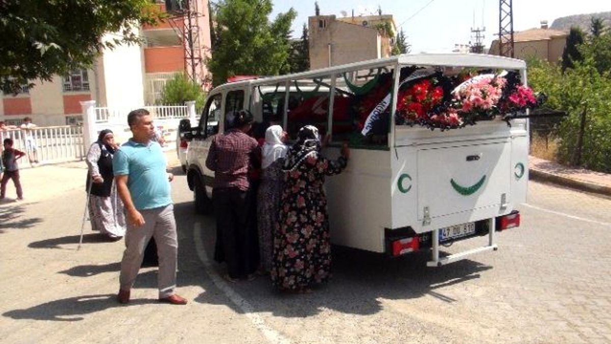 Silahlı Saldırıda Şehit Olan Polis Memuru Toprağa Verildi