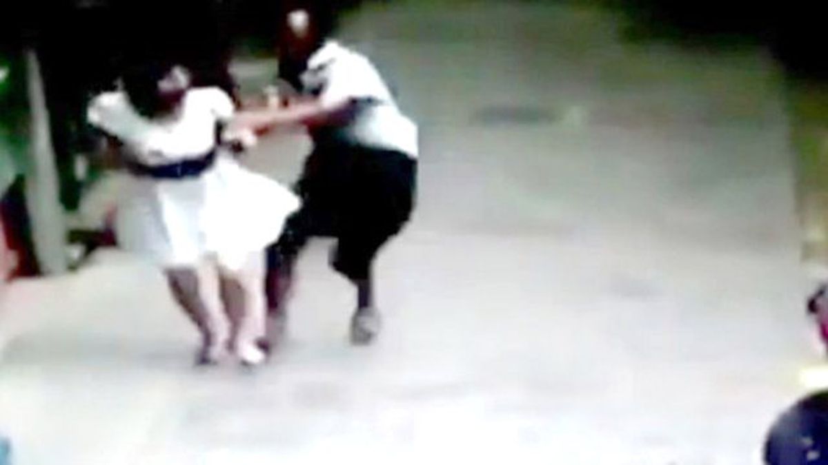 Sokak Ortasında Genç Kadına Bıçaklı Saldırı