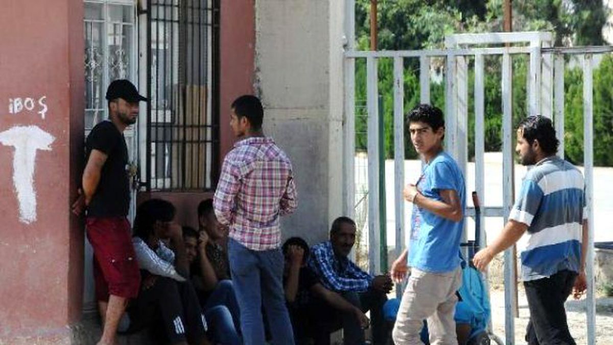 Suriyeliler Pyd\'nin Çekildiği Telabyad\'a Dönmek İçin Bekliyor