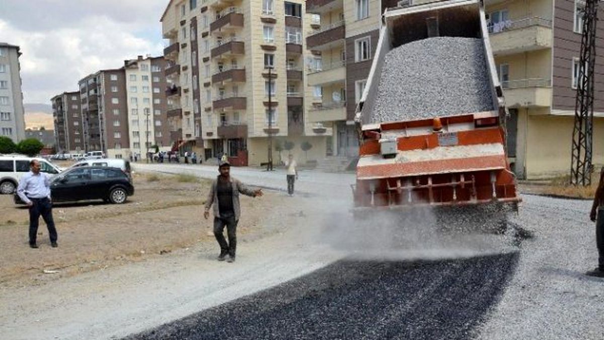 Tatvan\'da Yol Yapım Çalışması