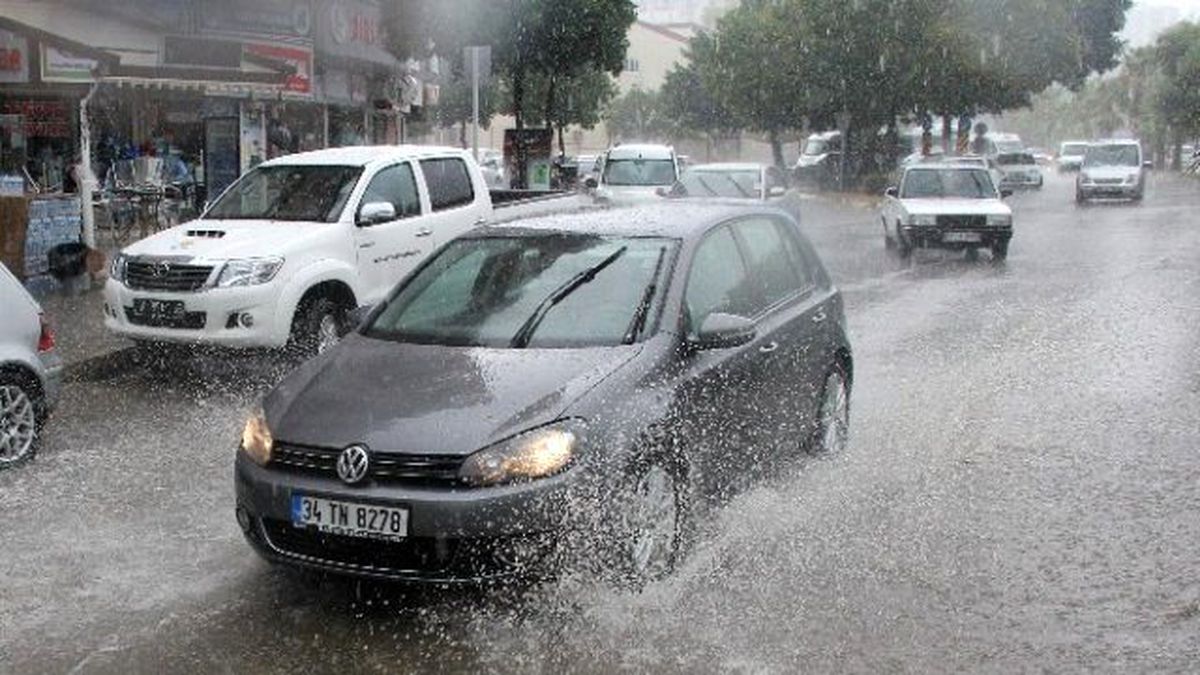 Yaz Yağmuru Mahsur Bıraktı