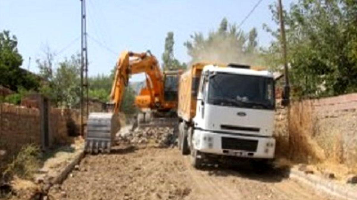 Yenişehir Mahallesinde Yol Yenileme Çalışması
